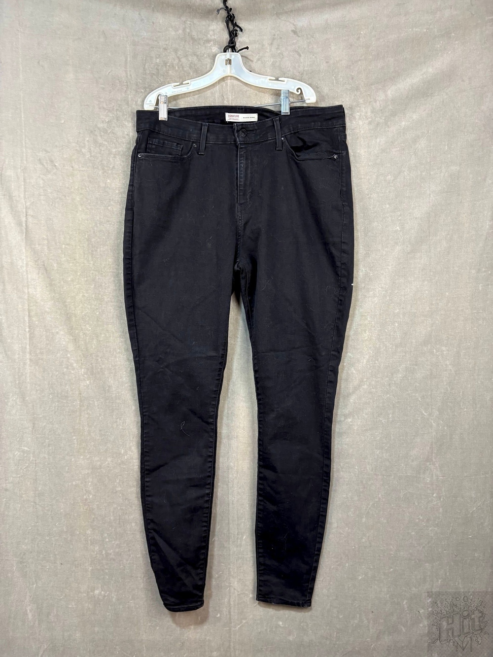 Levi's Signature Mid-Rise Skinny Black Jeans, Size 18